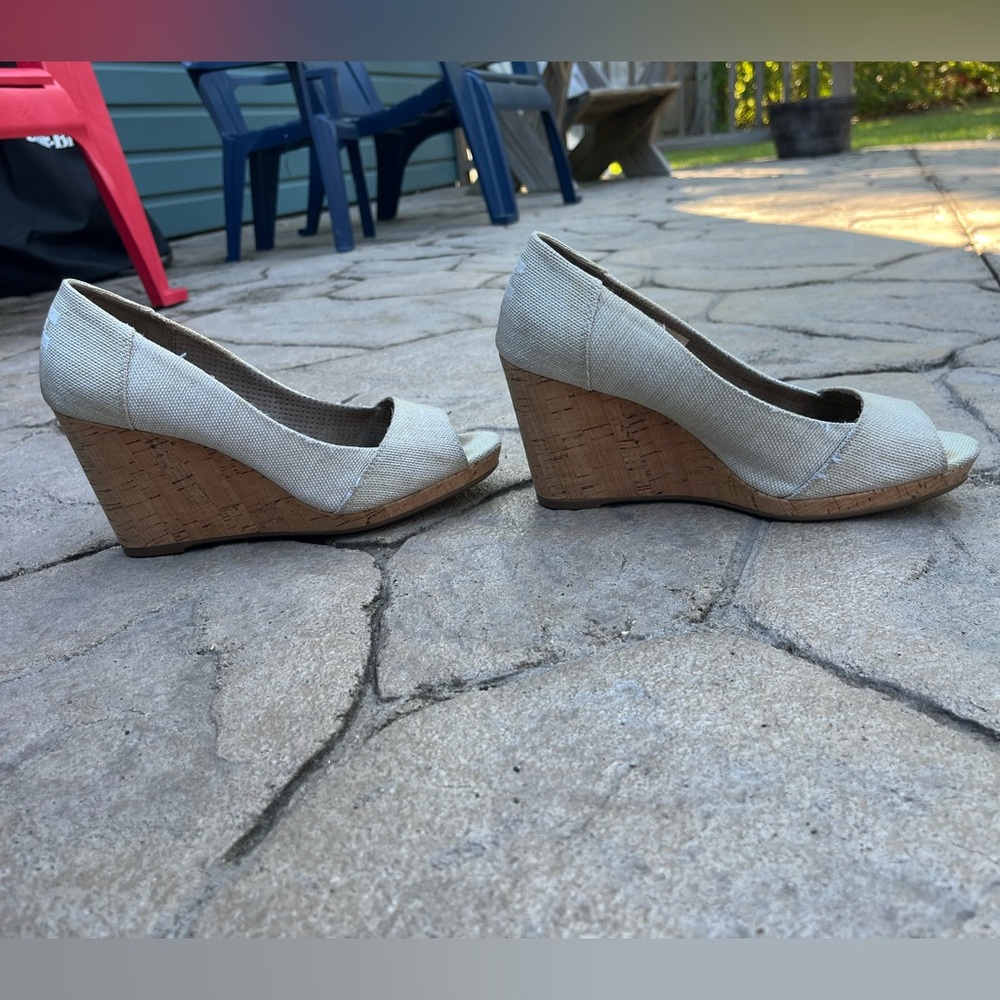 Tom’s Cream Wedge Heels